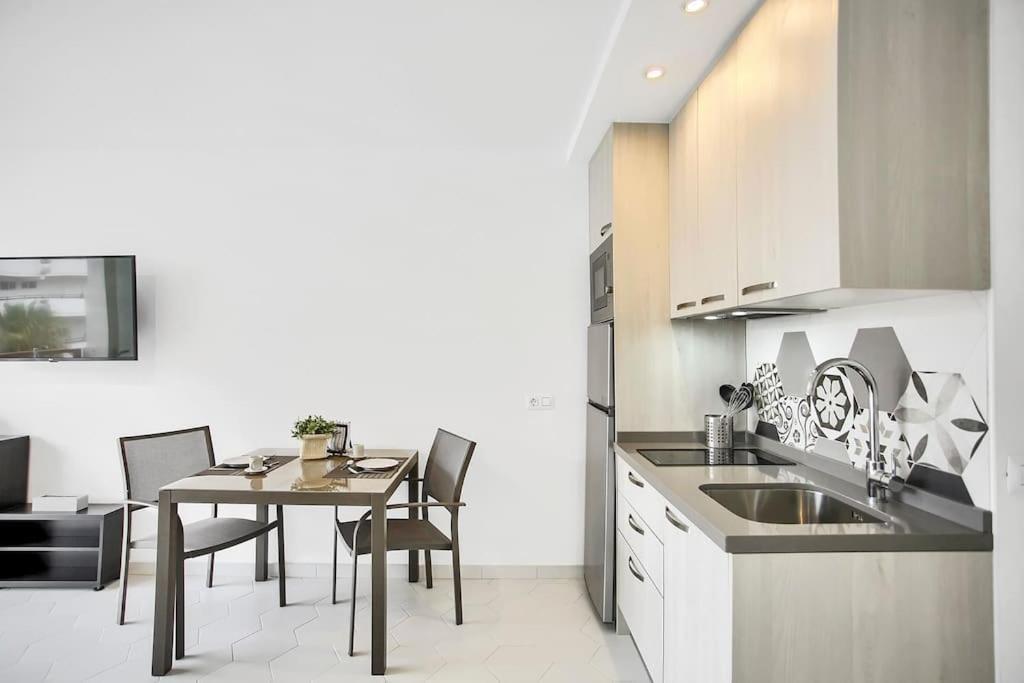 Alexander Apartment Playa De Las Americas Экстерьер фото